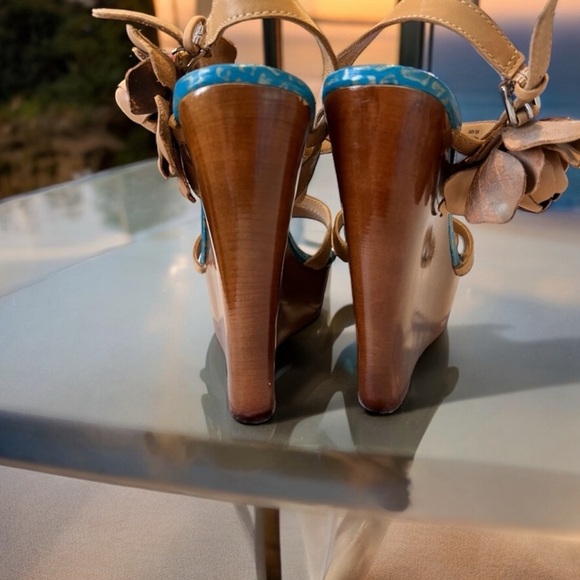 Badgley Mischa. Wooden wedge heeled sandals Gorgeous Flower Leather Wood - Picture 10 of 16